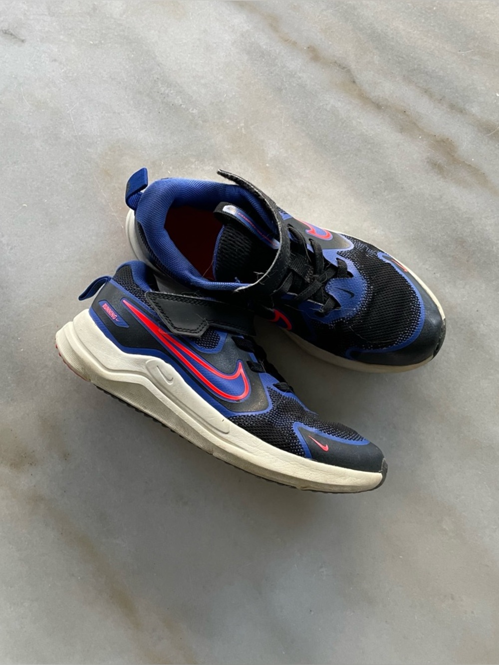 Nike Kids Blue and Black Athletic Sneakers size 2